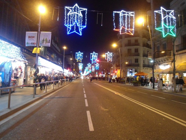 LA NOCHE DE REYES EN LA CALLE CREU COBERTA  DE BARCELONA