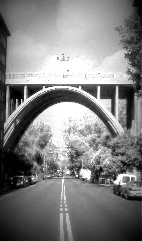 LE LLAMAN EL PUENTE DE LOS SUICIDIOS 